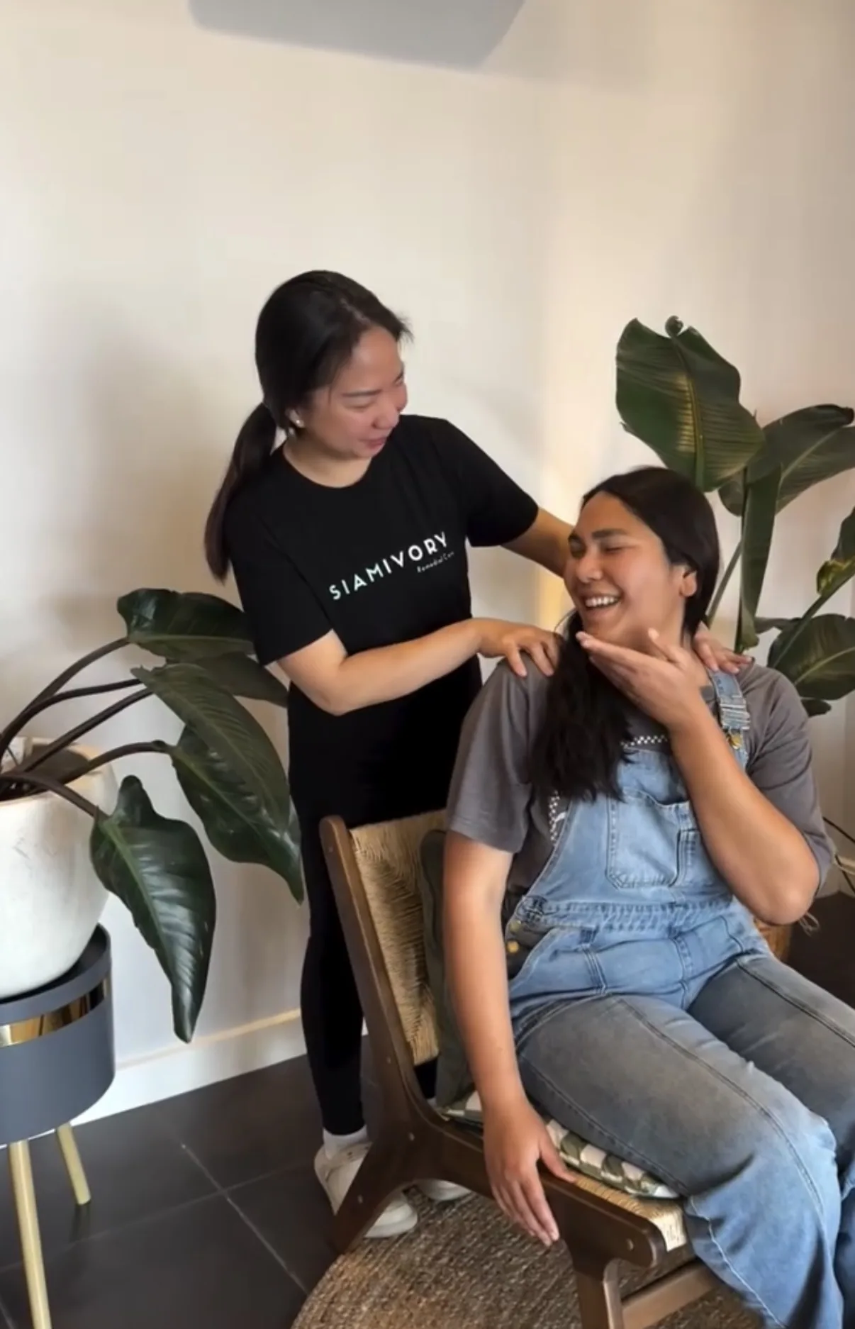 A Siam Ivory therapist giving a seated neck and shoulder treatment